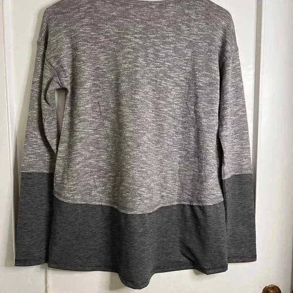 BNWT Women’s Sun and Shadows  Sweater in Grey Size Small - Picture 7 of 9